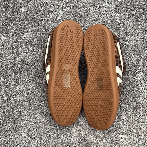 Leopard Print Women's Sneakers - Picture 5 of 6